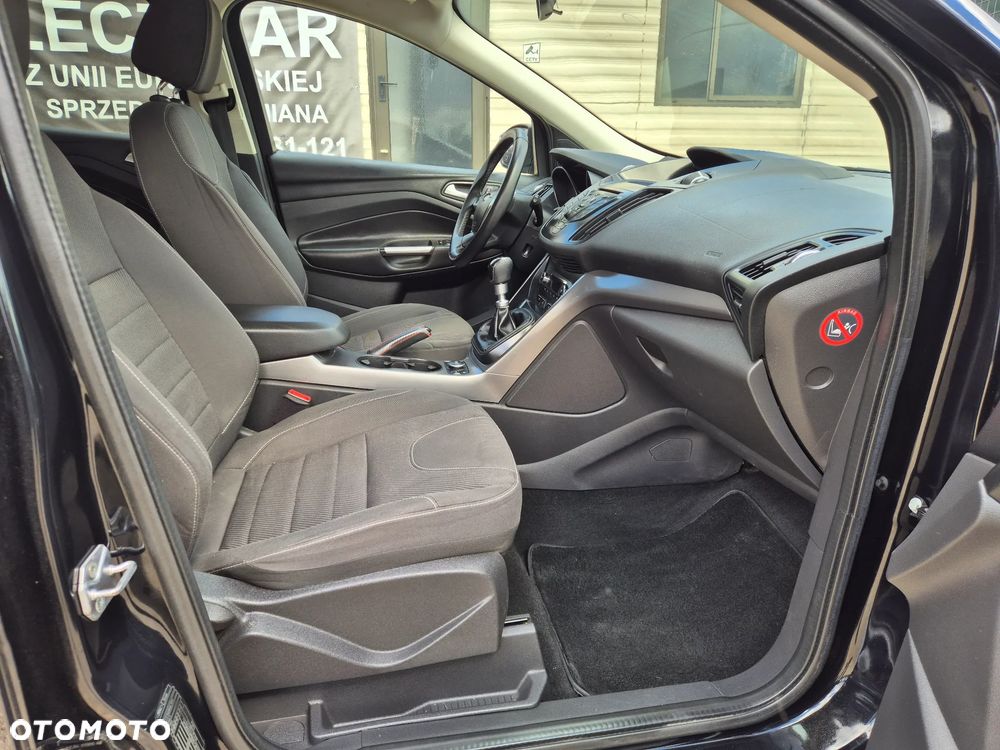 Ford Kuga 2.0 TDCi 2x4 Titanium - 16