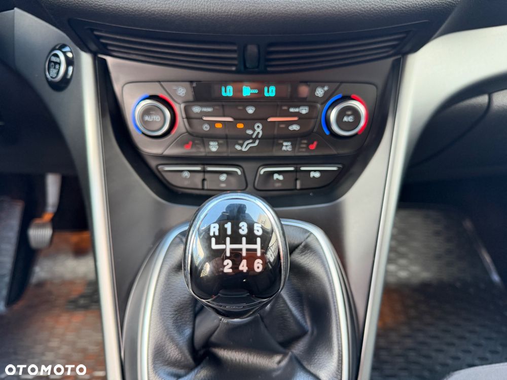 Ford Kuga 1.5 EcoBoost 2x4 Titanium - 27