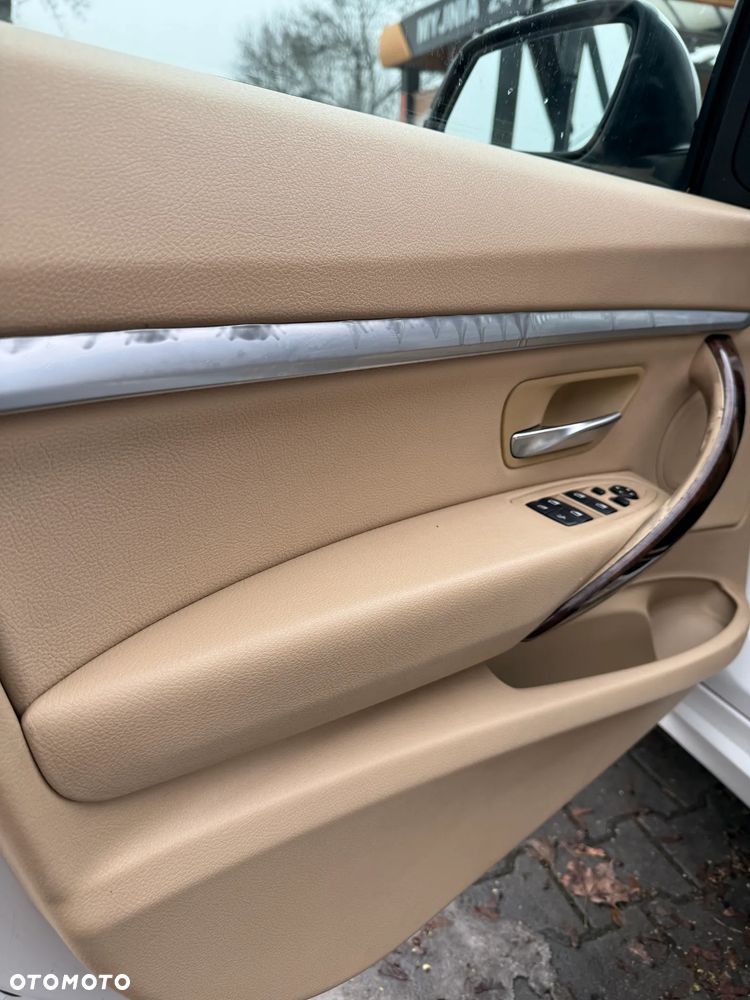 BMW Seria 3 328i xDrive - 14