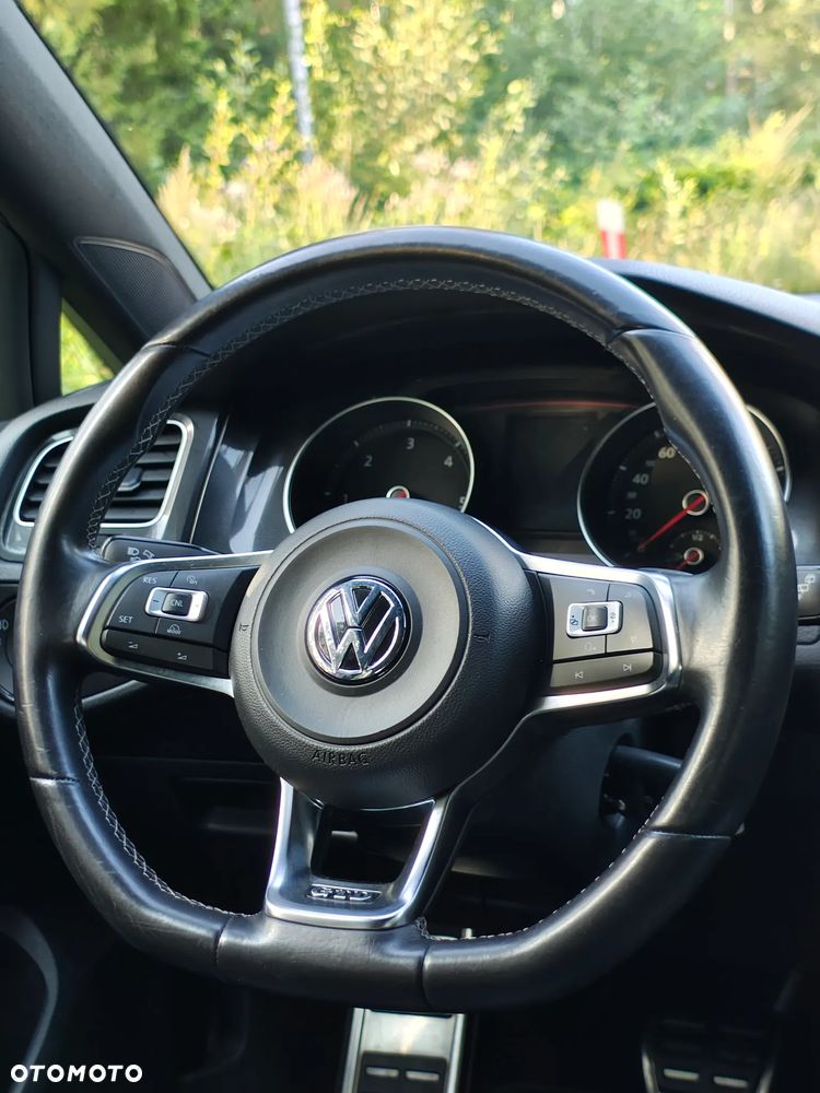 Volkswagen Golf - 27