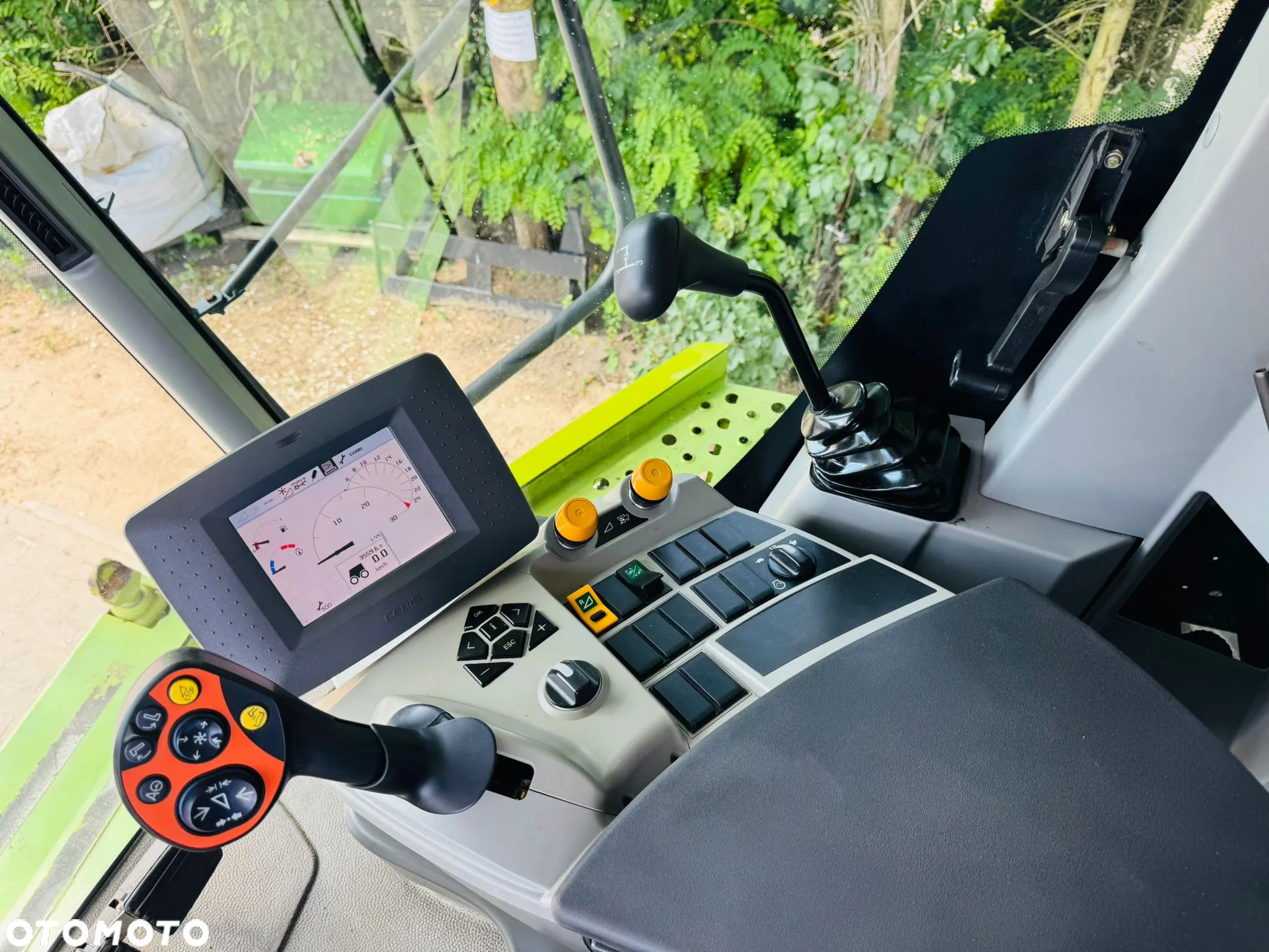 Claas Tucano 450 APS - 17