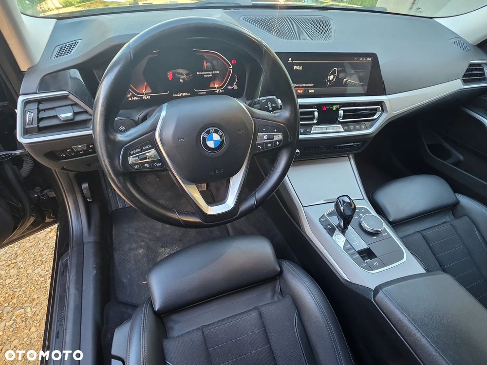 BMW Seria 3 318d mHEV - 30
