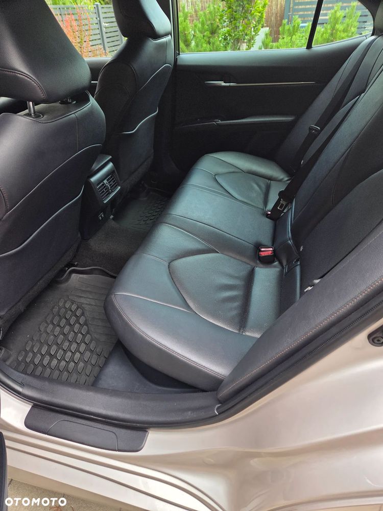 Toyota Camry 2.5 Hybrid Comfort CVT - 24