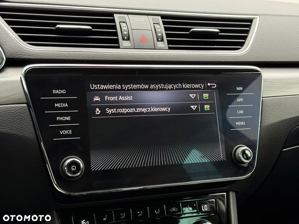 Skoda Superb 2.0 TDI SCR Style DSG - 36