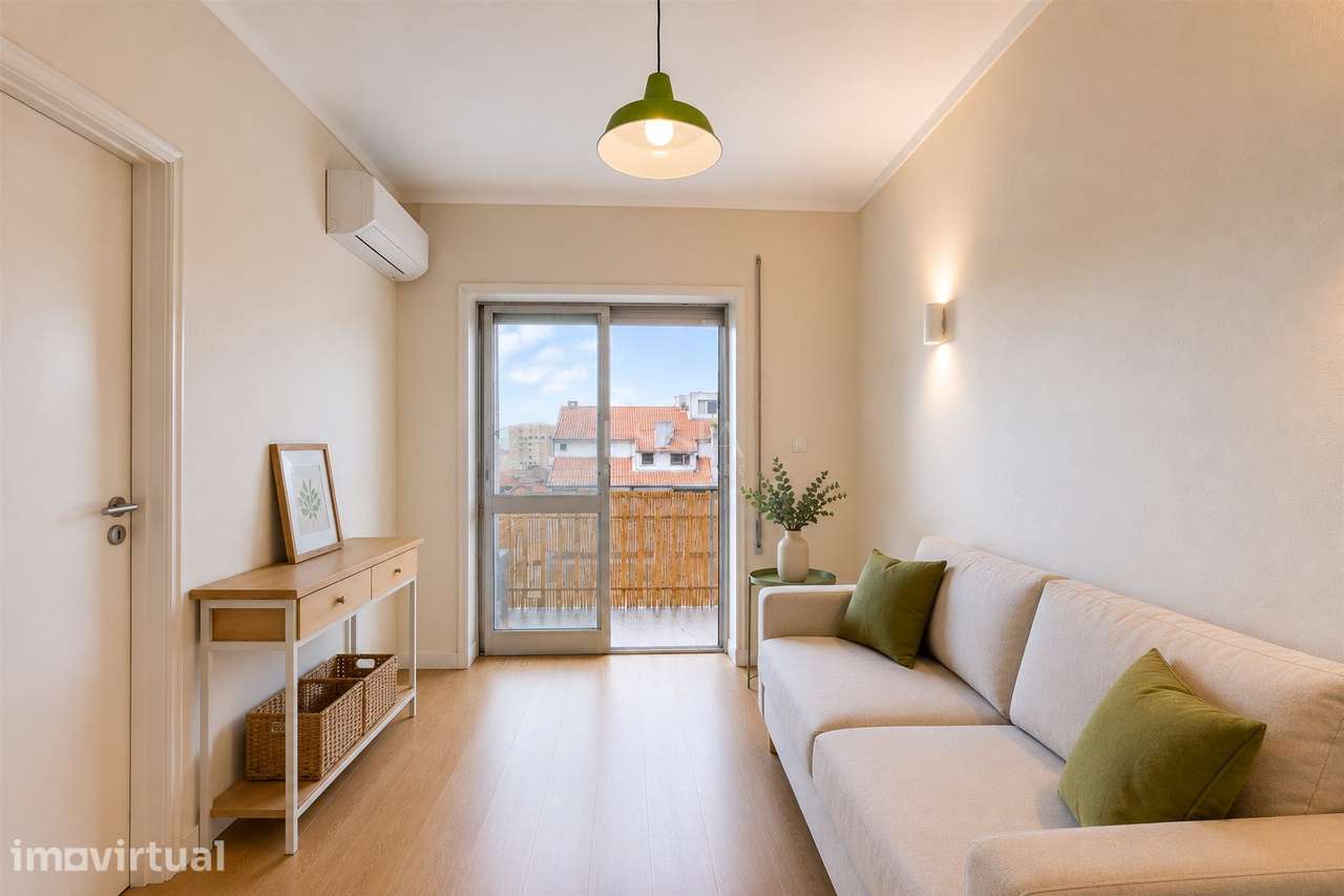 Apartamento T1 com Varanda junto à Praça Velasquez - Grande imagem: 2/24