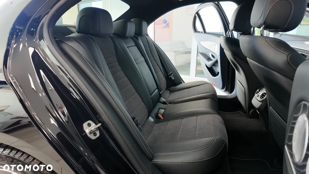 Mercedes-Benz Klasa E - 27