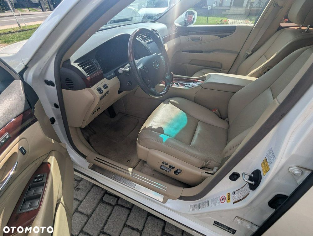 Lexus LS 460 AWD - 4