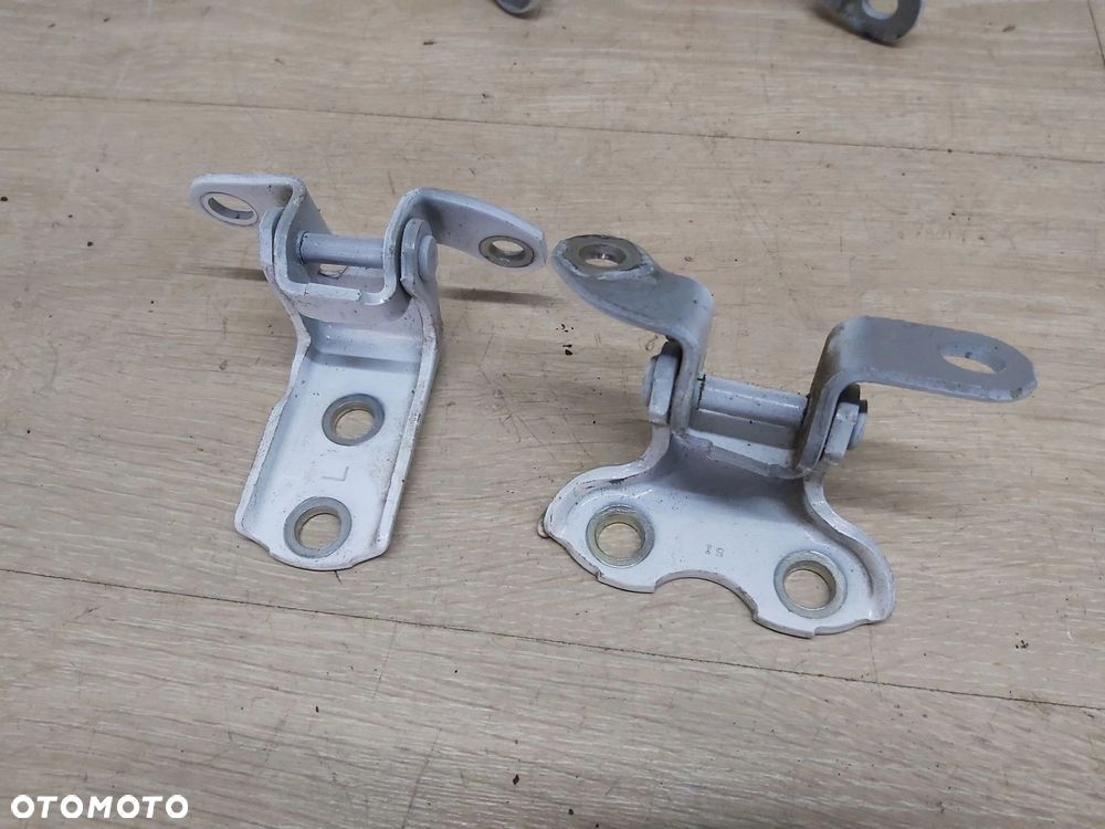 Toyota Rav4 IV XA40 13-18r zawias zawiasy drzwi Lewy tył górny dolny 040 - 3