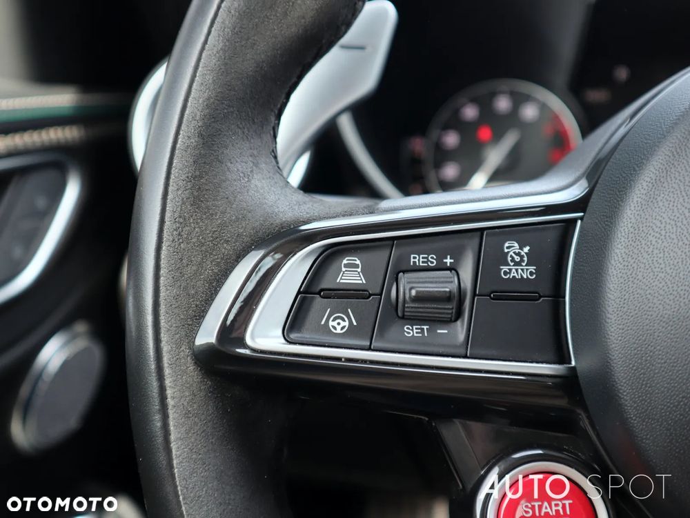 Alfa Romeo Giulia 2.9 Bi Turbo V6 Quadrifoglio - 25