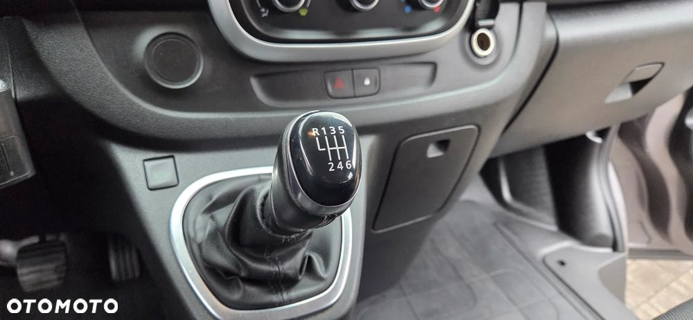 Renault Trafic Grand 2.0 dCi - 29