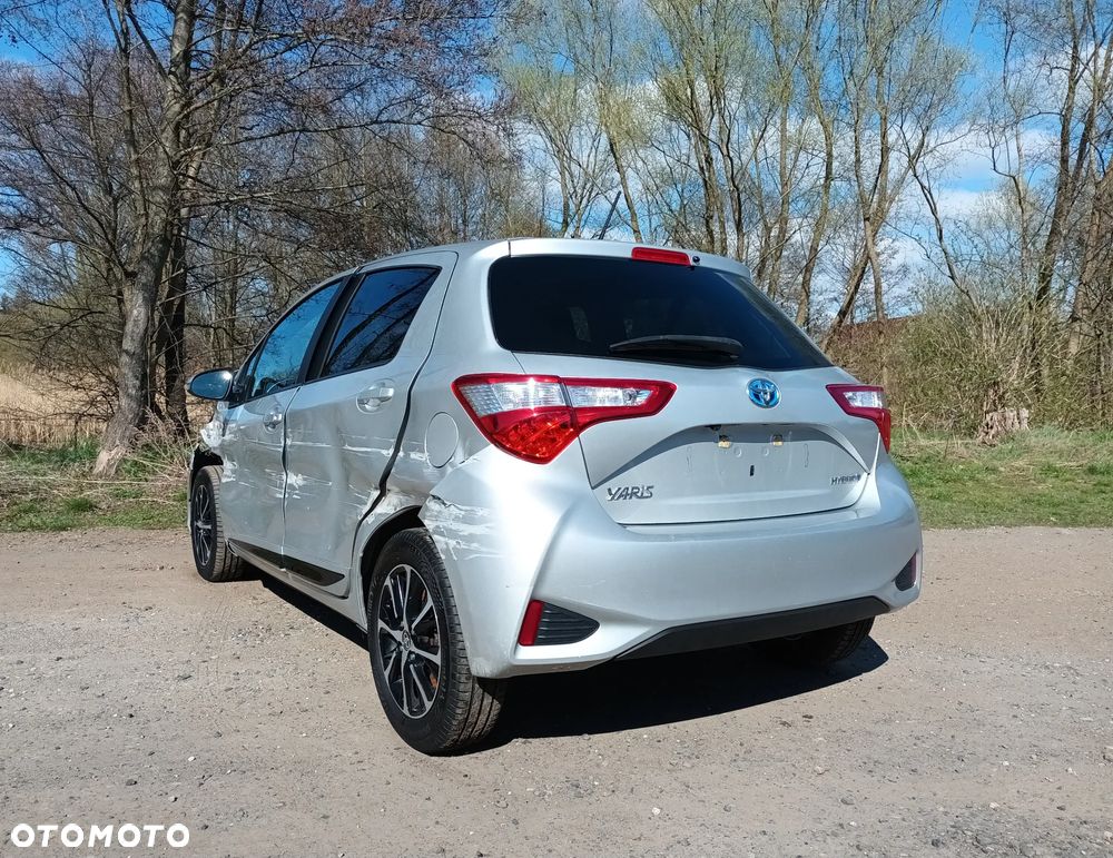 Toyota Yaris Hybrid 100 Active - 37