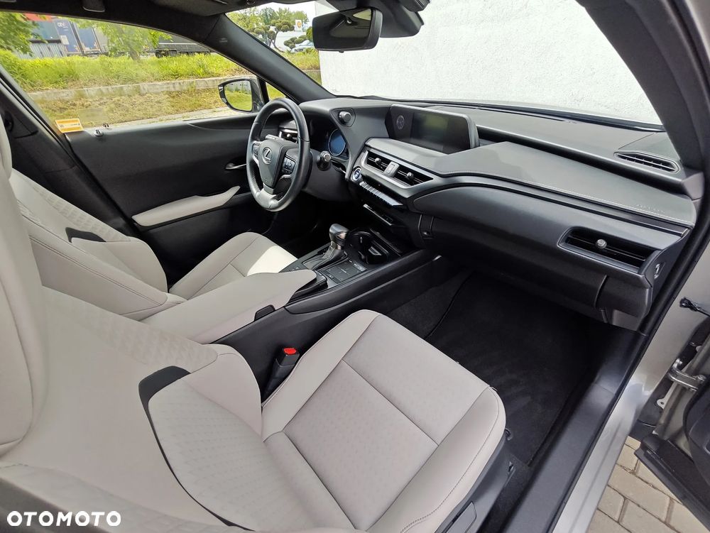 Lexus UX 250h GPF F Impression 2WD - 4