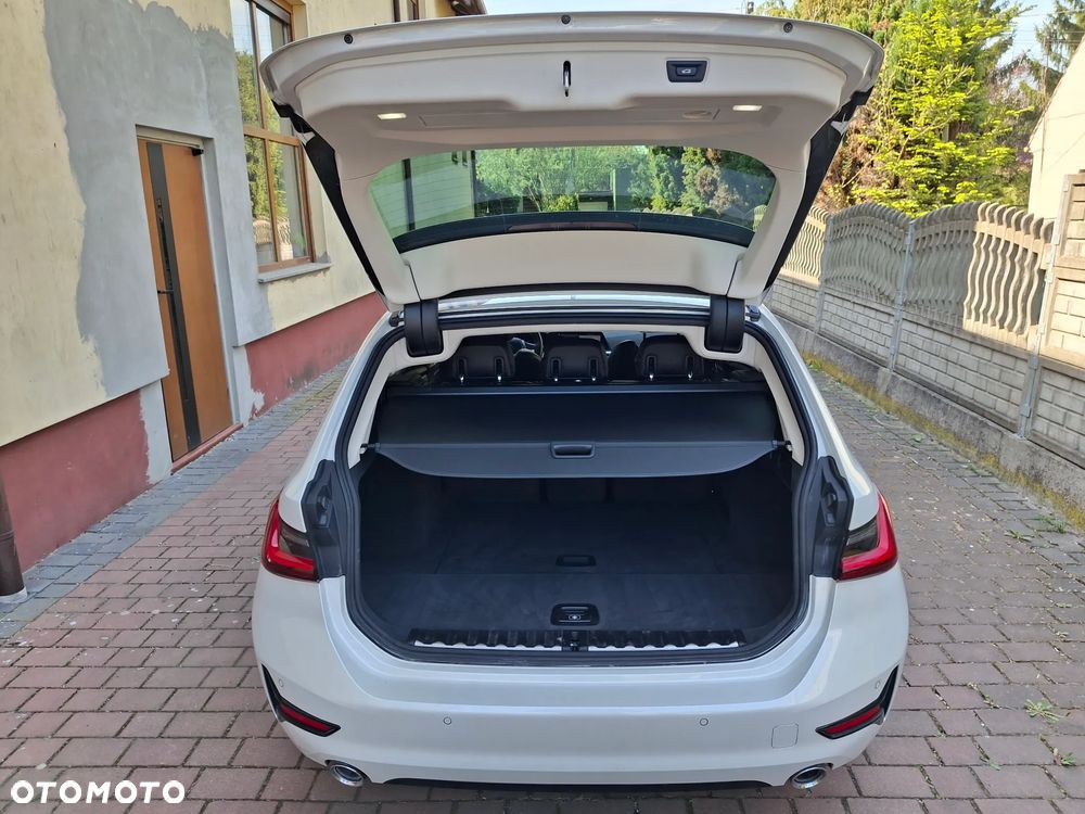 BMW Seria 3 318i - 31