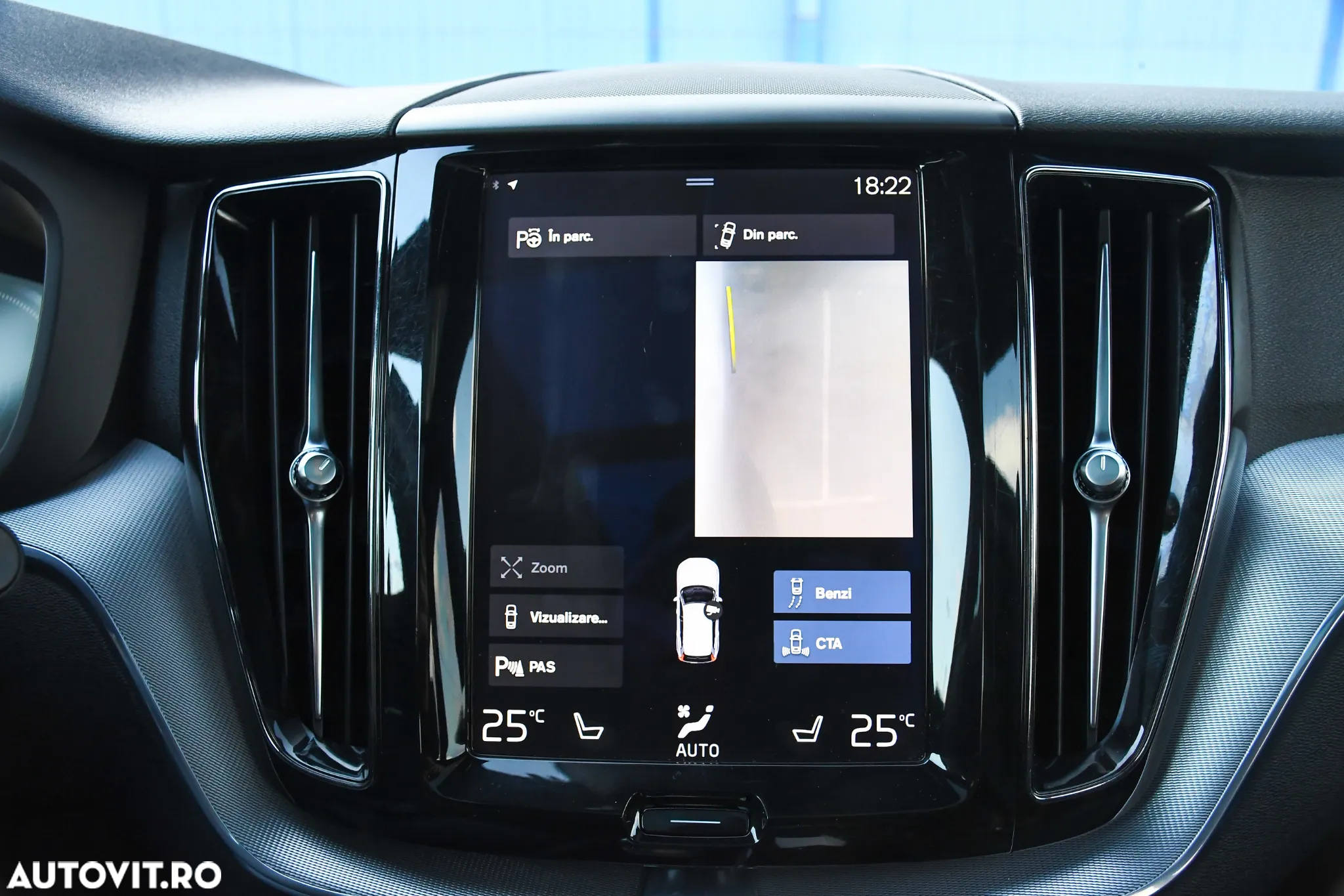 Volvo XC 60 T8 Twin Engine AWD Geartronic RDesign - 26