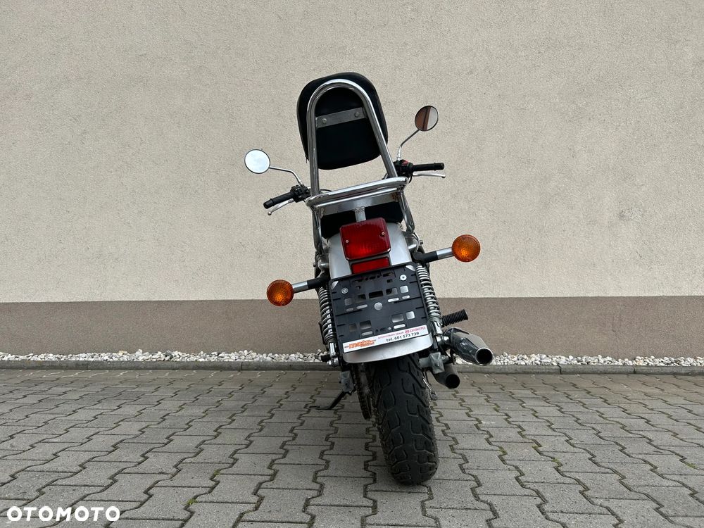 Suzuki Intruder - 14