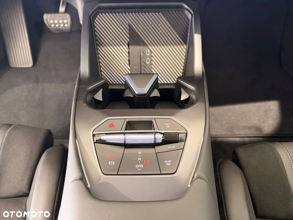 BMW iX3 - 8