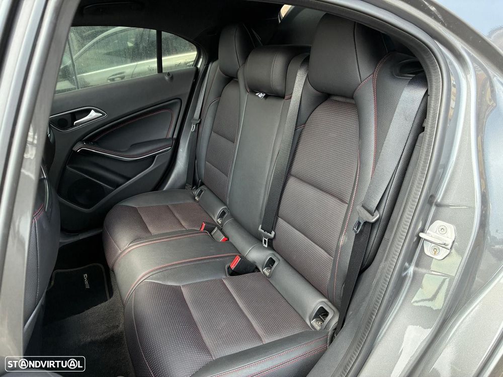 Mercedes-Benz A 45 AMG 4-Matic - 18