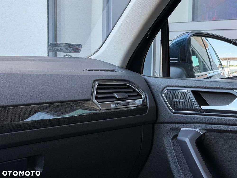 Volkswagen Tiguan 2.0 TDI SCR 4Mot Elegance DSG - 23