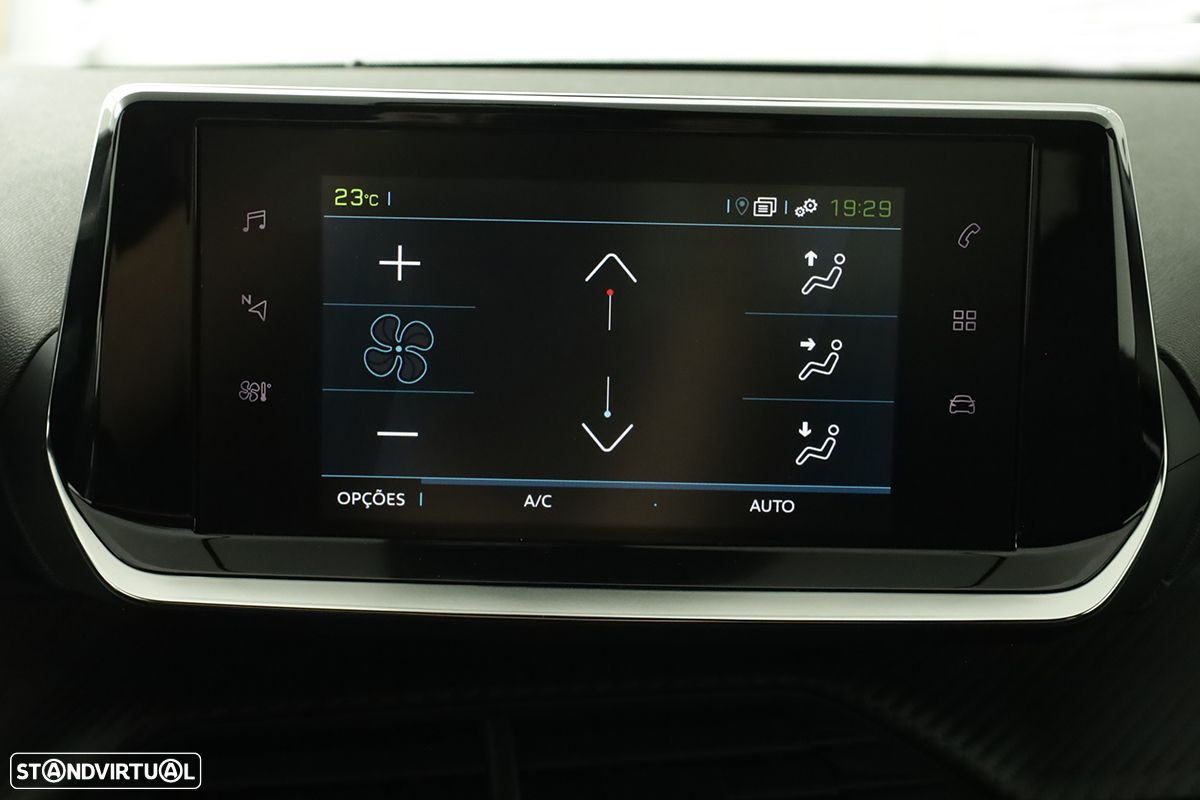 Peugeot e-2008 50 kWh GT - 12