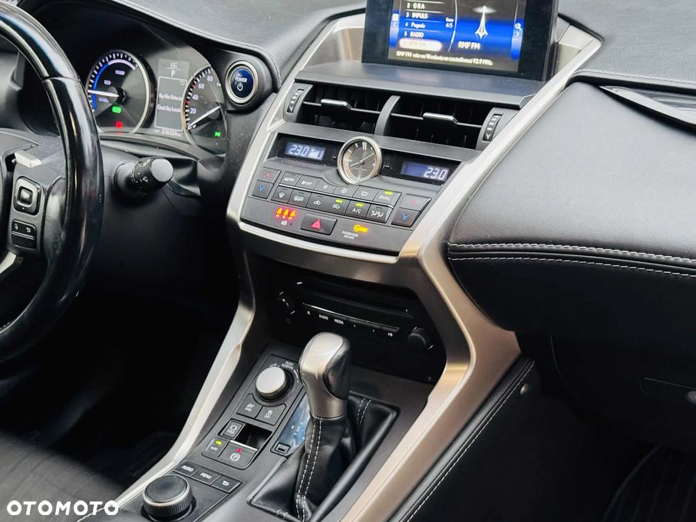 Lexus NX 300h Elite 2WD - 30