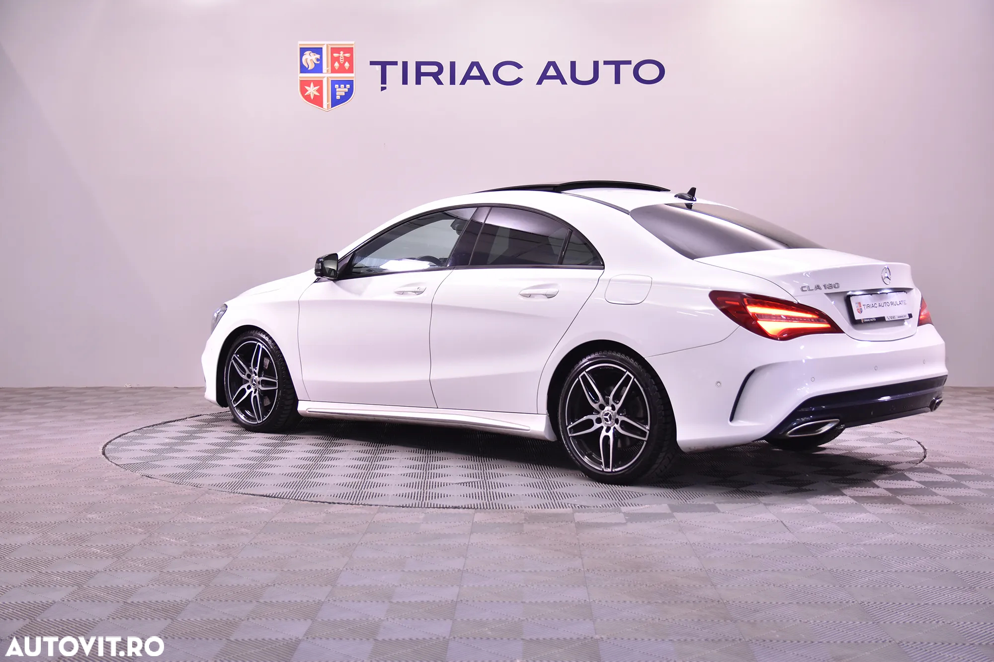 Mercedes-Benz CLA 180 7G-DCT AMG Line - 3