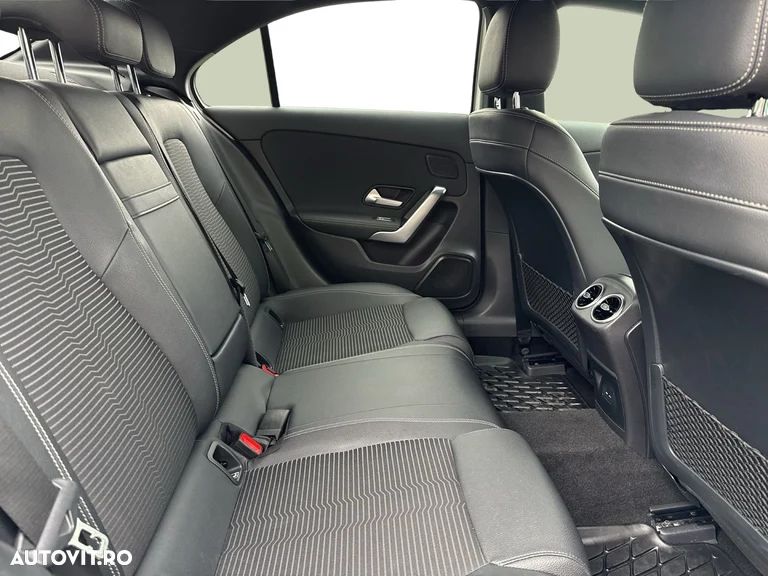 Mercedes-Benz A 200 Sedan 7G-DCT Edition 2020 - 13