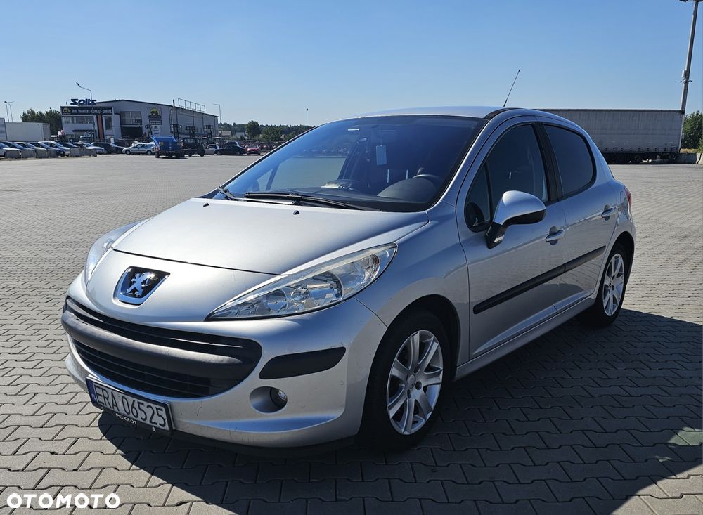 Peugeot 207 - 1