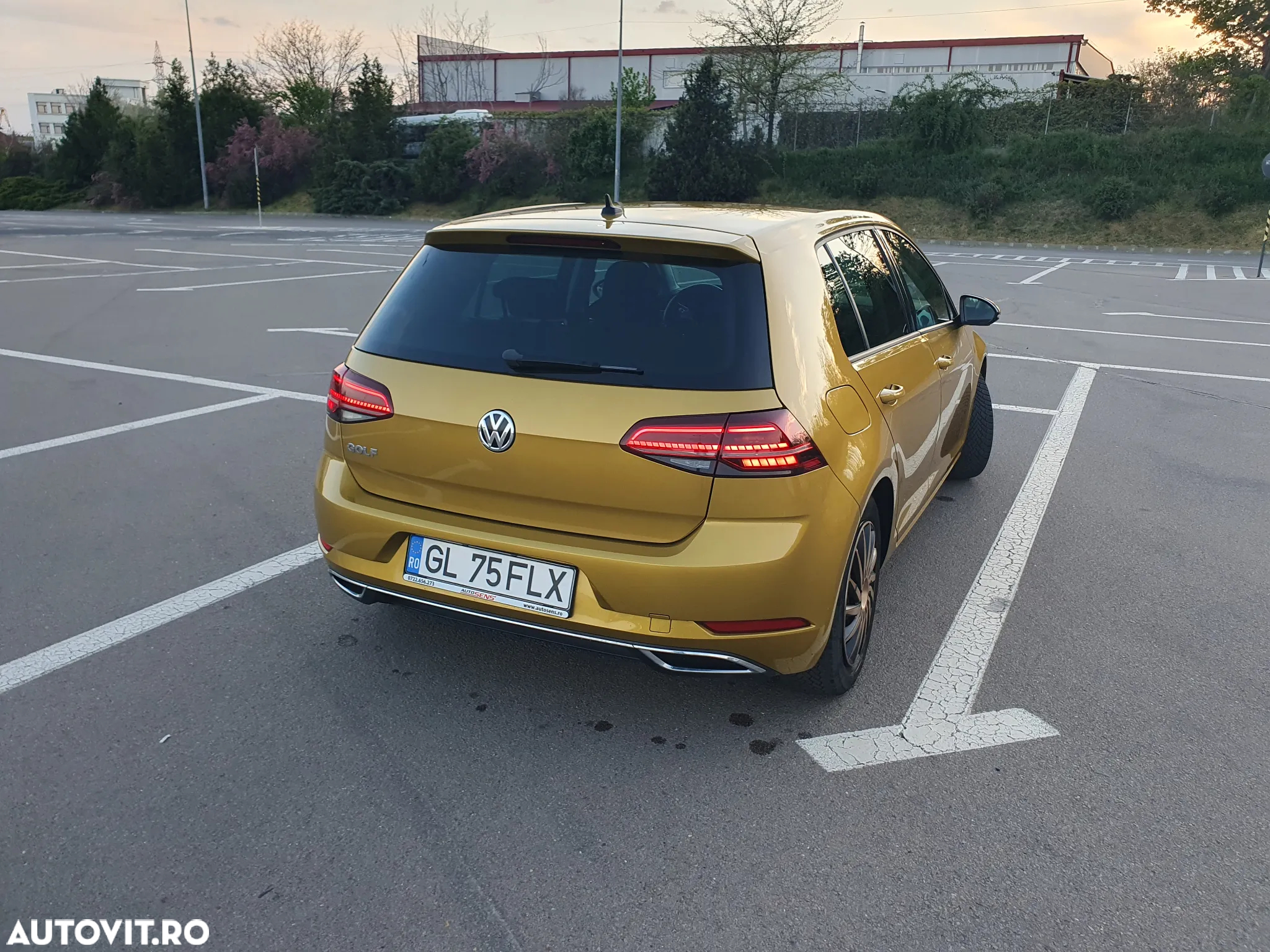 Volkswagen Golf 1.5 TSI DSG Highline - 2