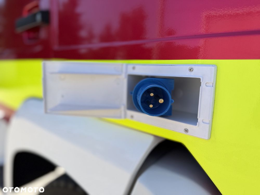 MAN Straż pożarna, Pojazd pożarniczy, Wóz strażacki MAN L80 GBA 3000l wody, reduktor, maszt oświetleniowy, wysokie kąty natarcia, wyciągarka, CNBOP - 28