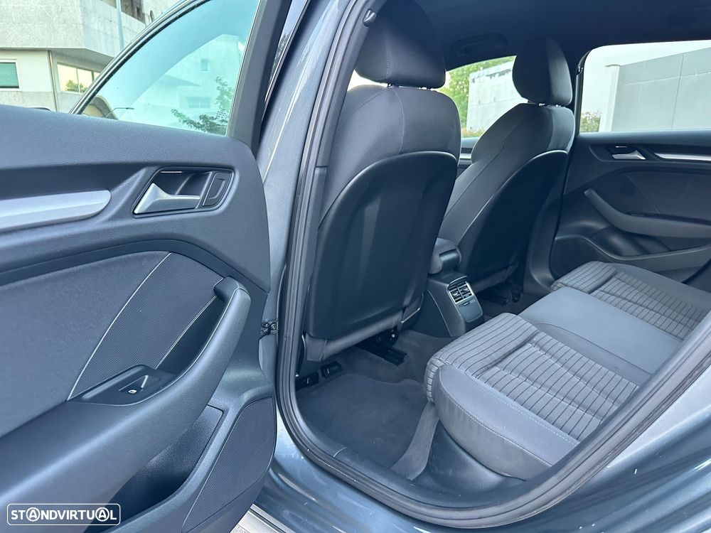 Audi A3 Sportback 1.6 TDI S-line - 33