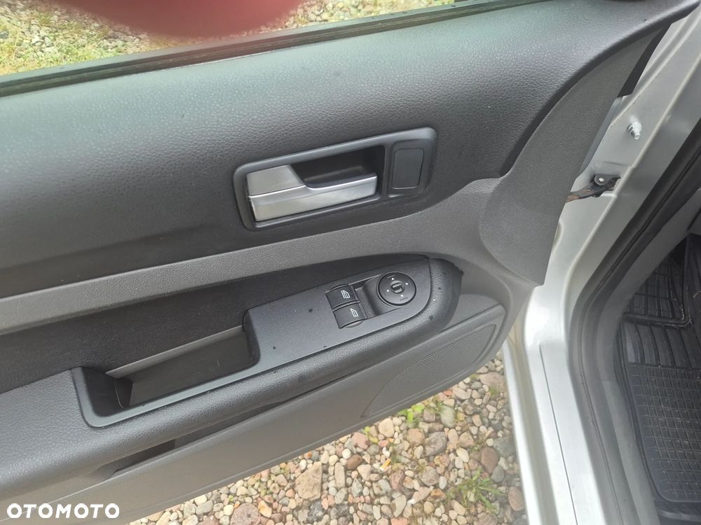 Ford Focus 1.6 16V Ambiente - 16