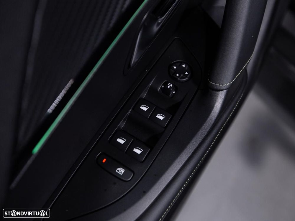 Peugeot 2008 1.2 PureTech GT EAT8 - 15