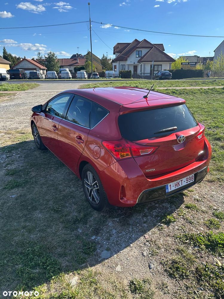 Toyota Auris 1.6 Executive - 3