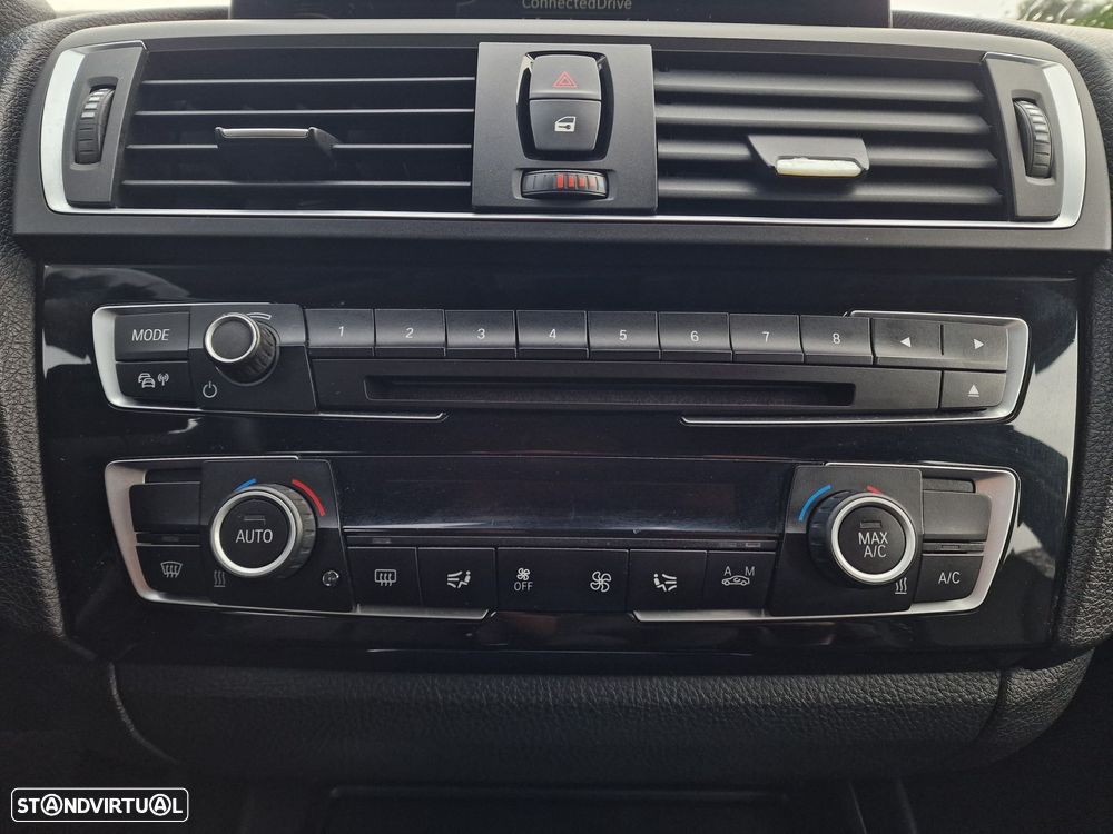 BMW 116 d Line Urban Auto - 29