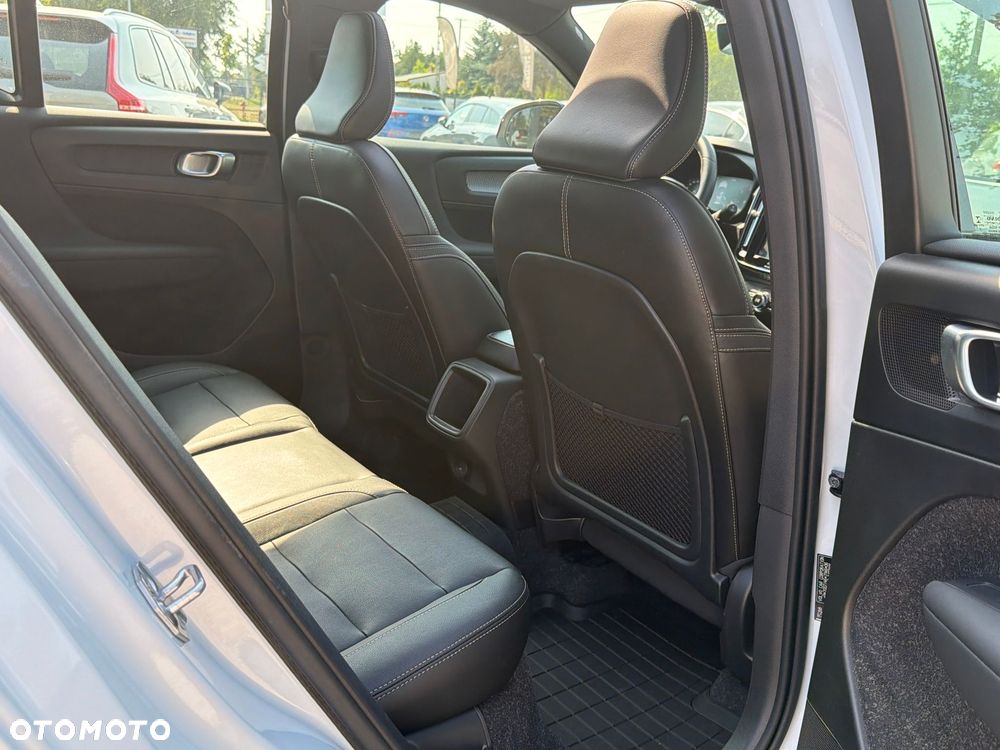 Volvo XC 40 D4 AWD Geartronic R-Design - 12