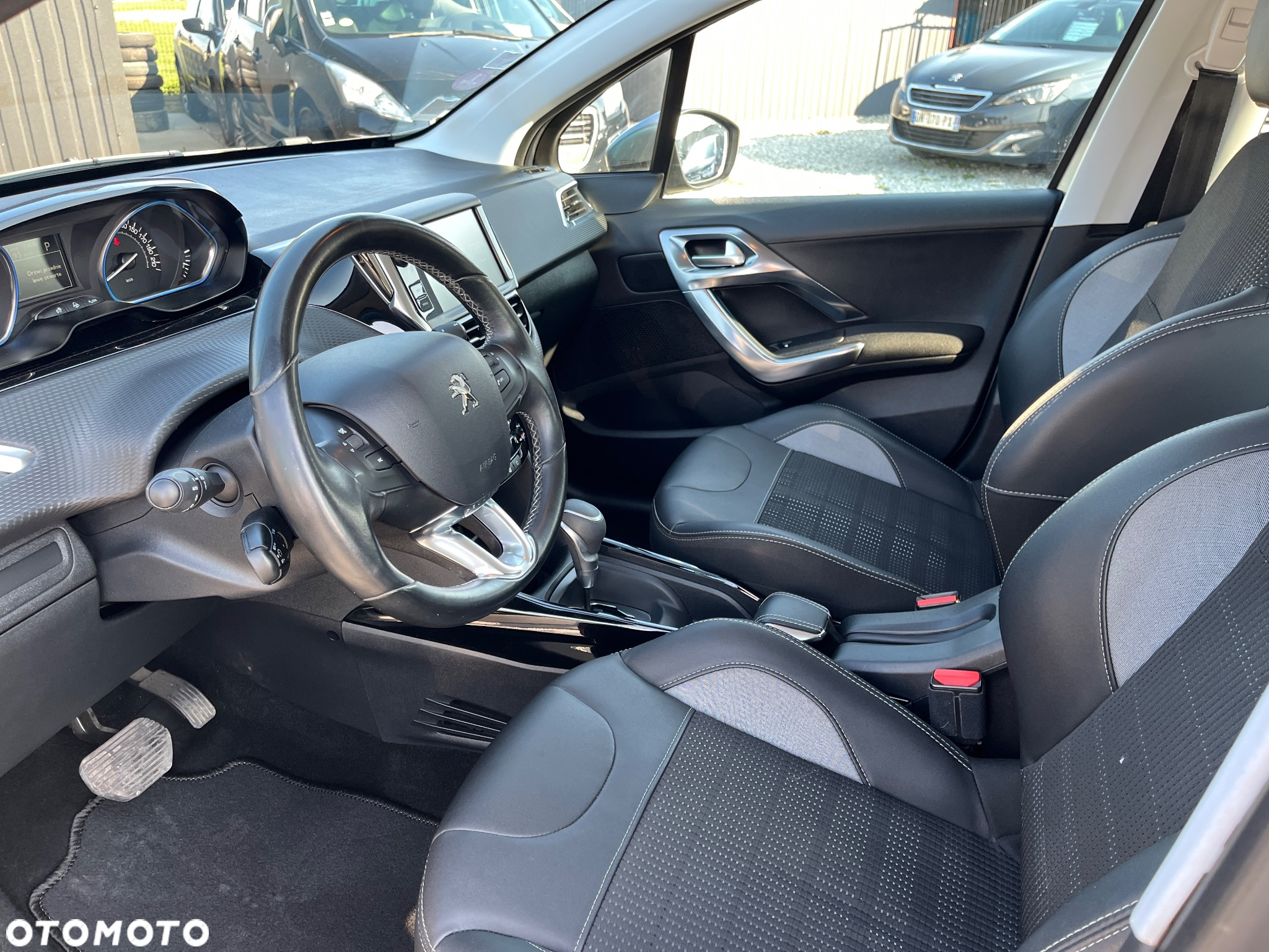 Peugeot 2008 1.2 Pure Tech Active S&S EAT6 - 8