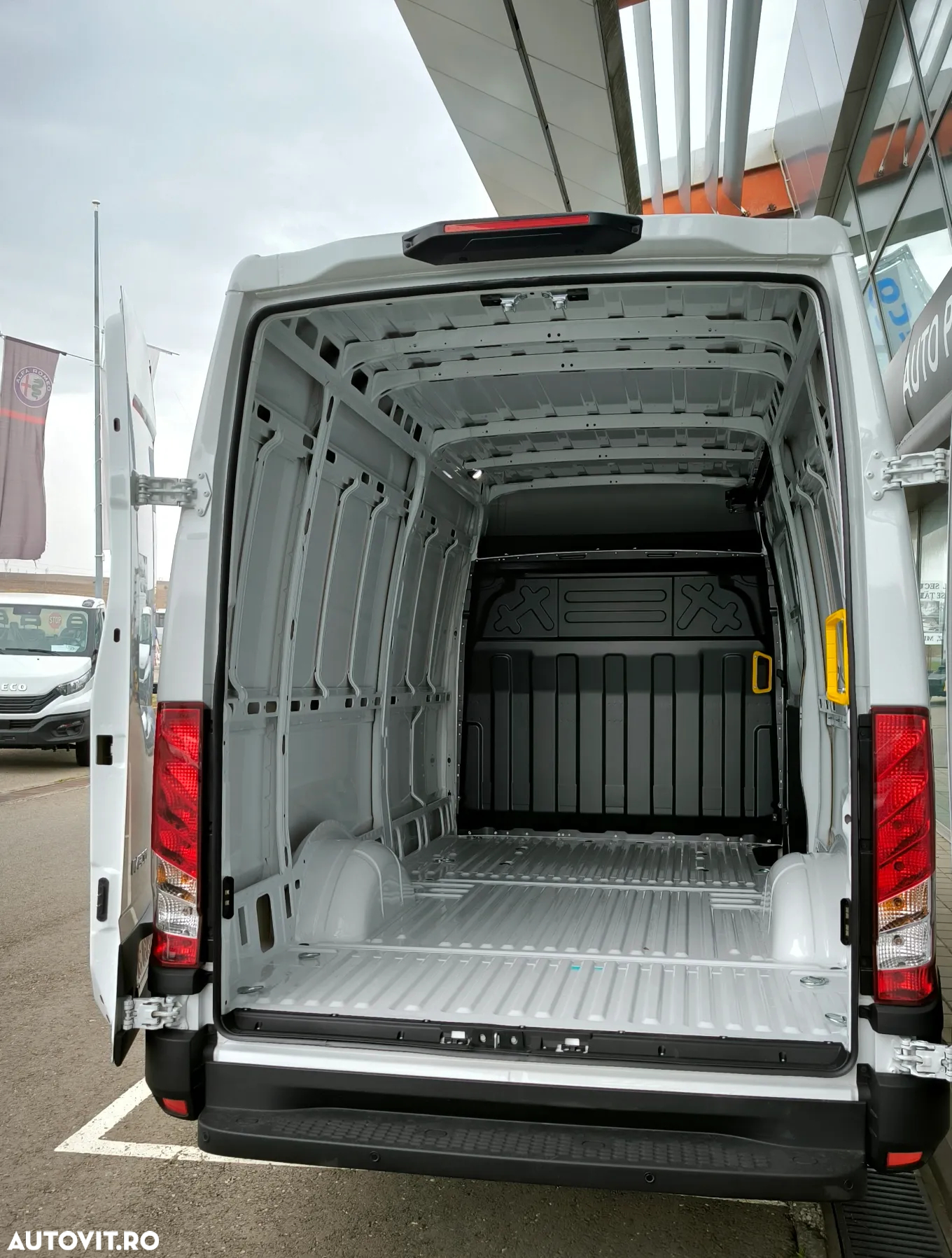 Iveco 35S14V-12mc - 9