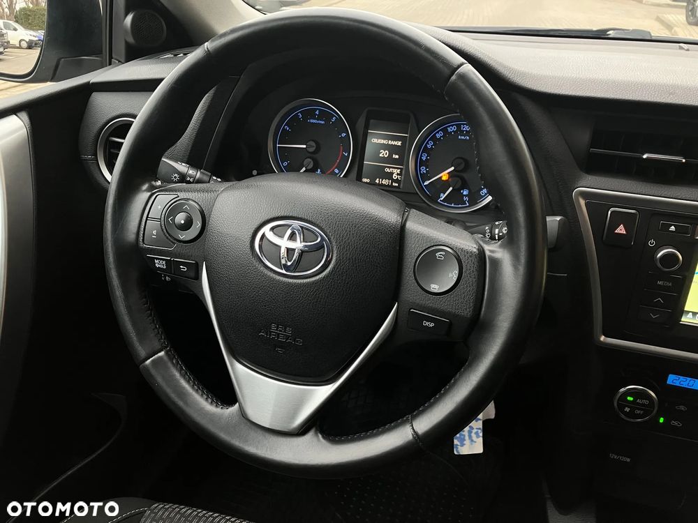 Toyota Auris 1.6 Premium - 17