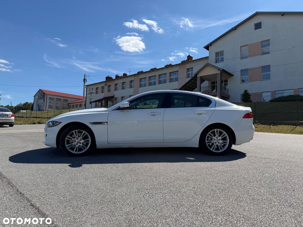 Jaguar XE 2.0 D AWD Prestige - 6