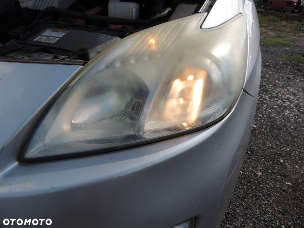 Lampa przód lewa Toyota  Prius 3 GB - 1