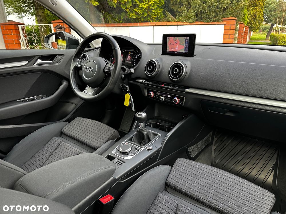 Audi A3 Sportback 1.6 TDI S line Sportpaket - 15