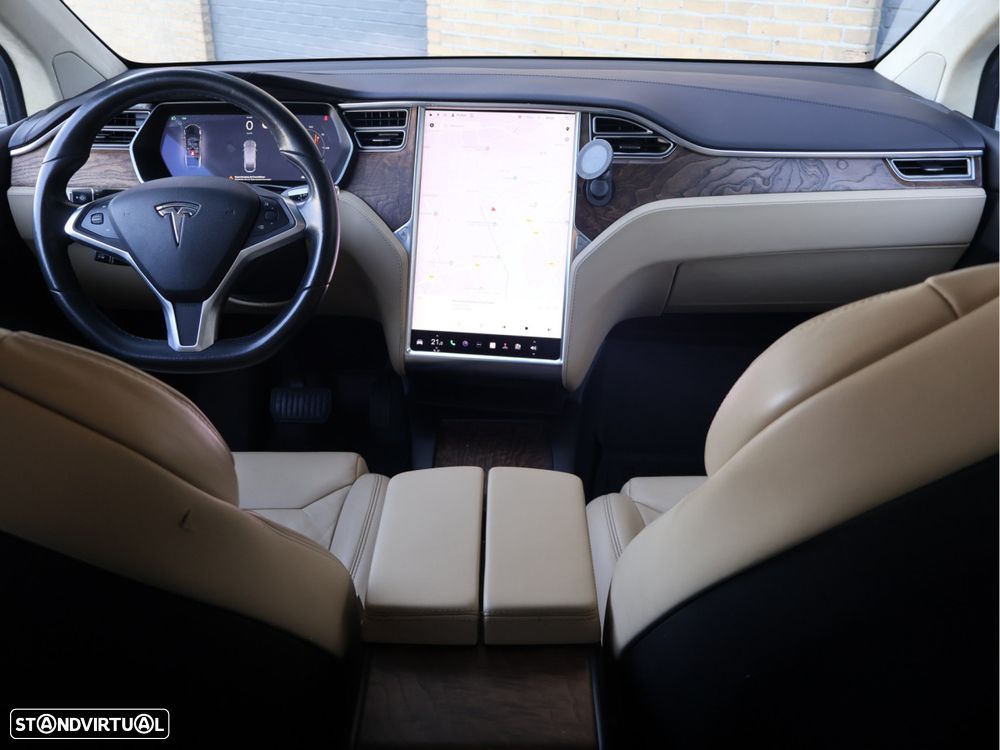 Tesla Model X 90D - 20
