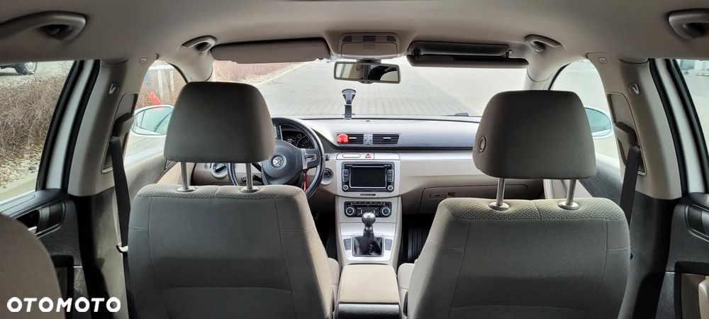 Volkswagen Passat 2.0 TDI DPF Highline - 13