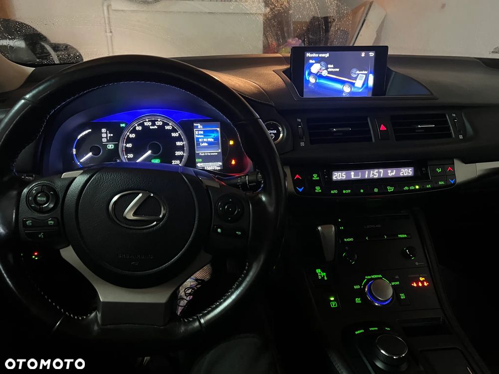 Lexus CT 200h Launch Edition - 14
