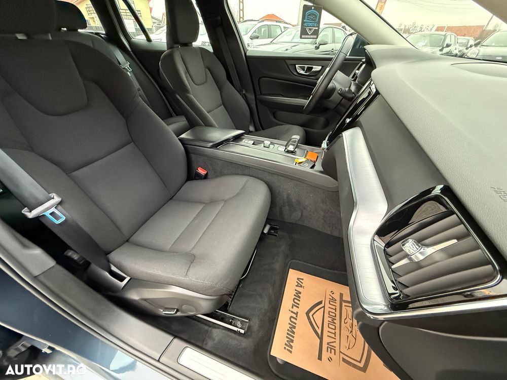 Volvo V60 B3 B DKG Momentum Pro - 28