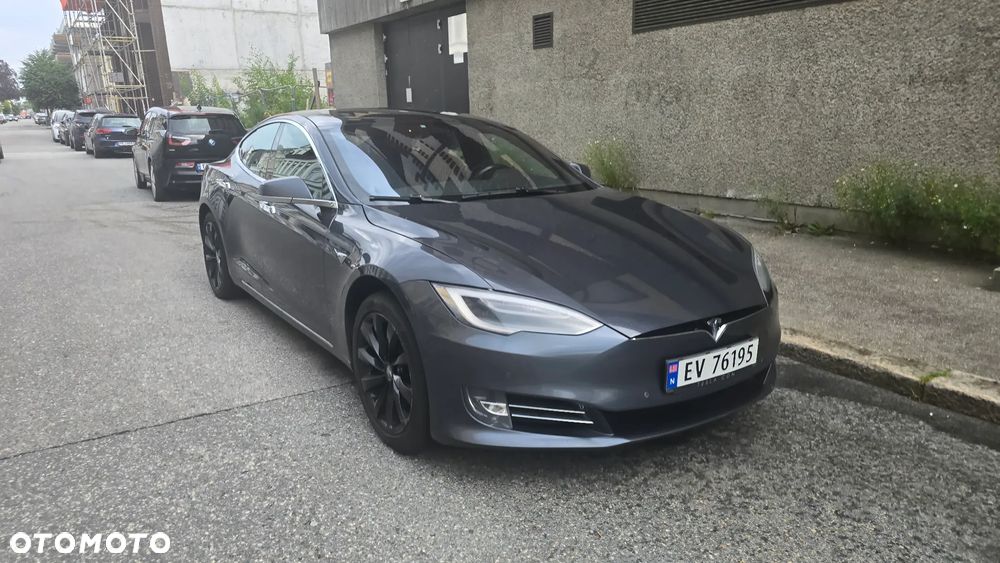Tesla Model S - 2