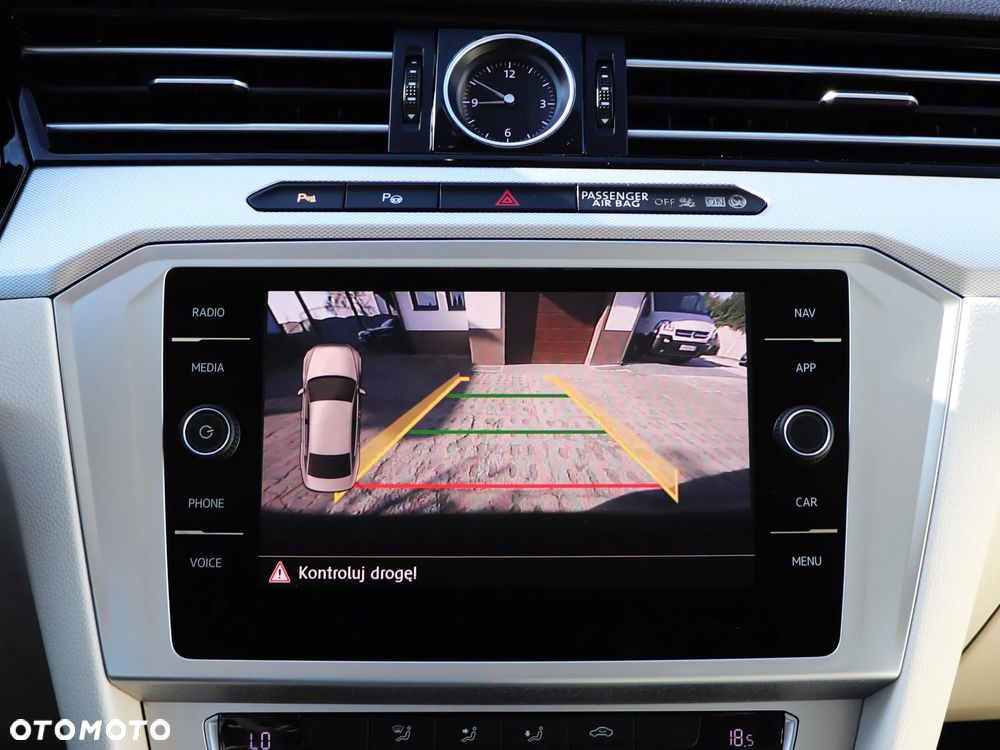 Volkswagen Passat 2.0 TDI SCR DSG Comfortline - 27