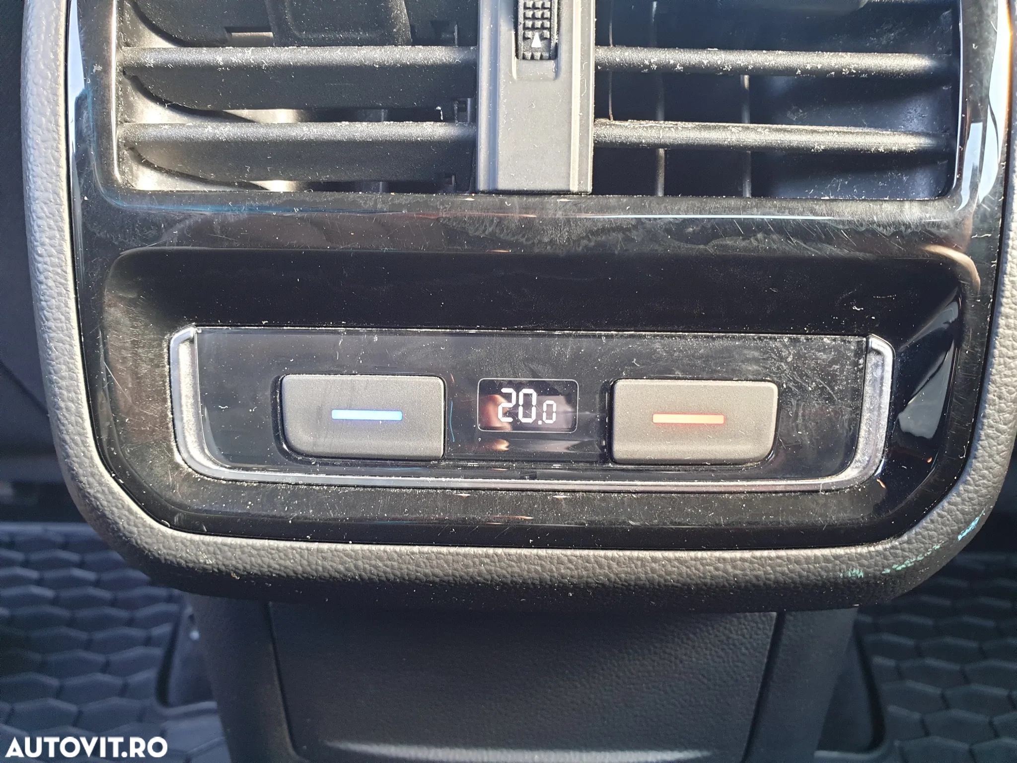 Volkswagen Passat 2.0 TDI DSG Comfortline - 34