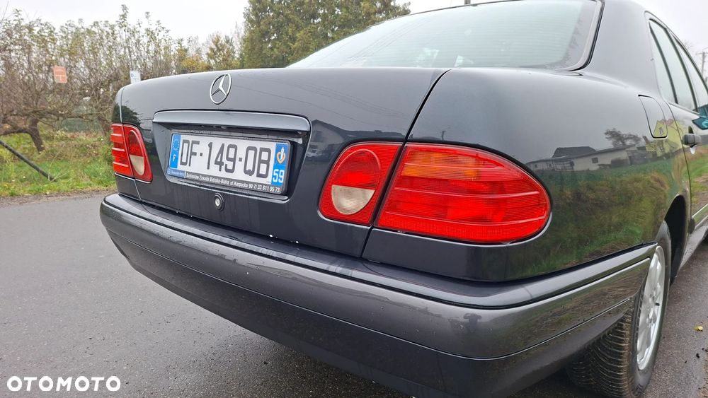 Mercedes-Benz Klasa E - 19