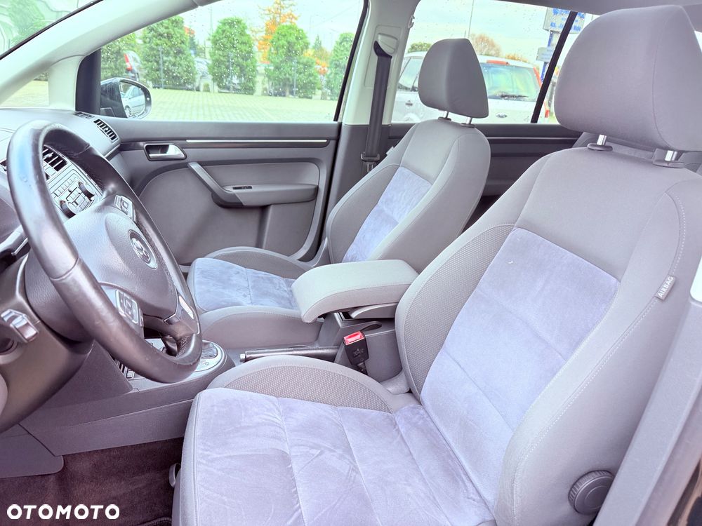 Volkswagen Touran - 24